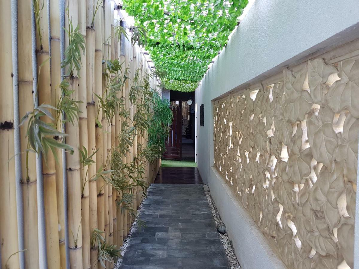 Narisha Guesthouse Kupang  Exterior photo
