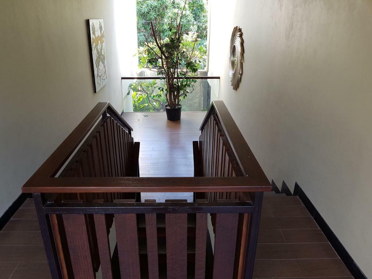 Narisha Guesthouse Kupang  Exterior photo