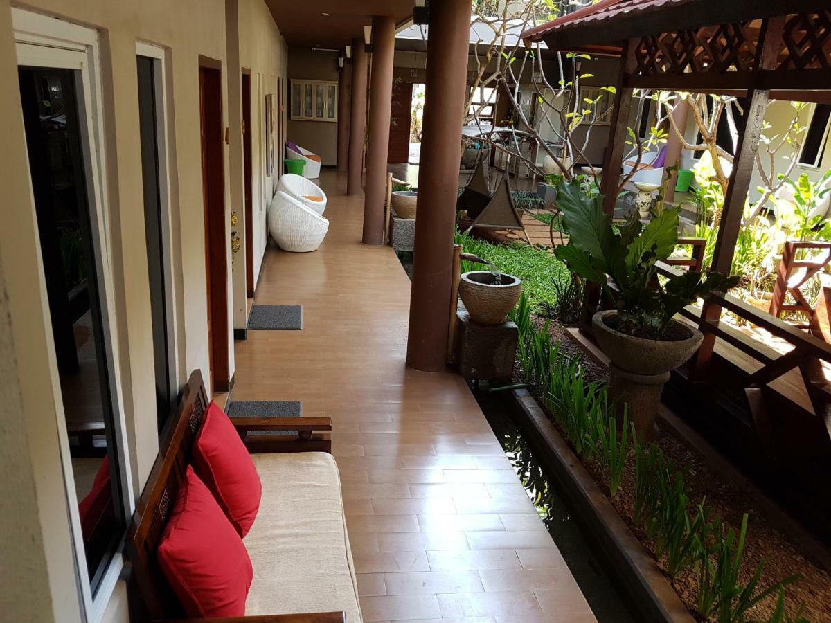 Narisha Guesthouse Kupang  Exterior photo